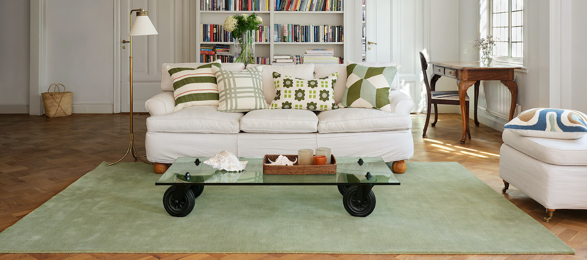 Linen-cushions-and-matching-rug-green