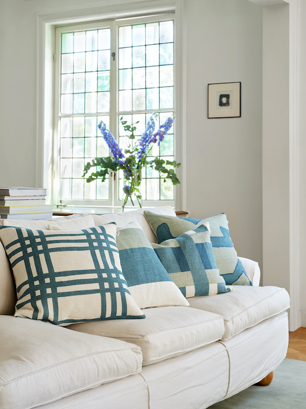 Patterned-blue-linen-cushions