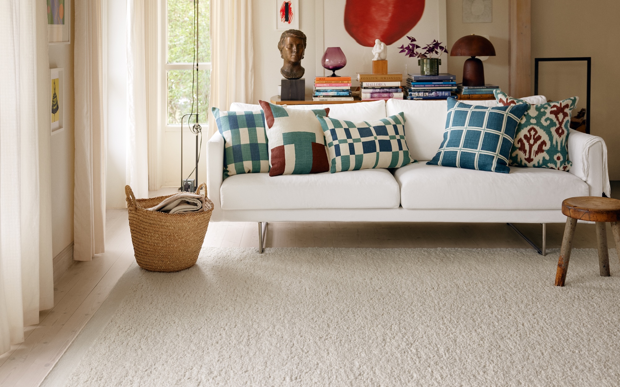 blue decorative linnen cushions in living room with white woollen rug