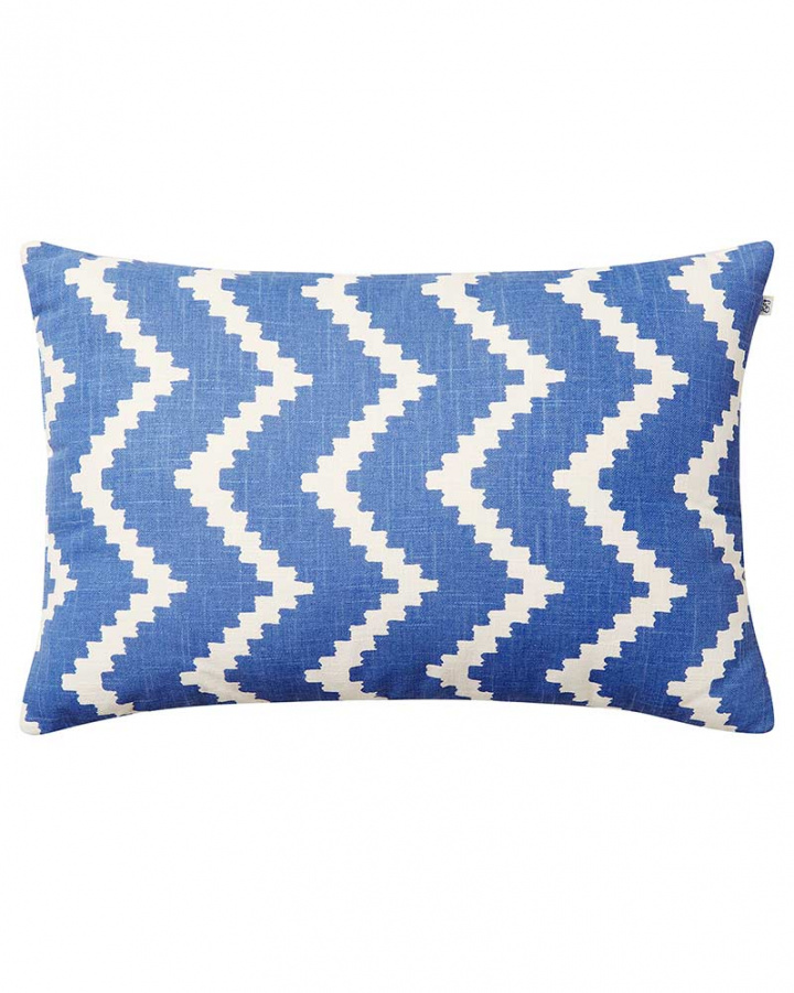 Ikat Sema - Riviera Blue/Off White OUTDOOR i gruppen Kuddar / F�rg / Bl� hos Chhatwal & Jonsson (ZOIC310253-23)